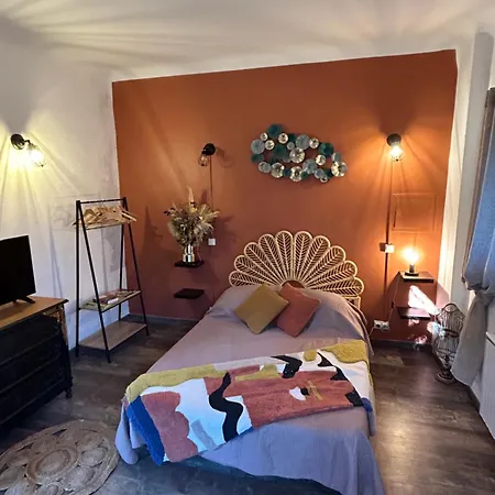 Chez Alexandra Brando