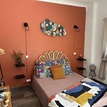 לינה וארוחת בוקר Chez Alexandra